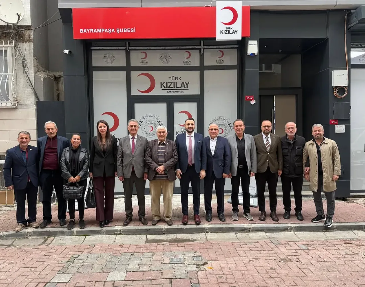 Kızılay Haftası'nda Bayrampaşa'dan Anlamlı Ziyaret Kızılay Haftası'nda Bayrampaşa'dan Anlamlı Ziyaret