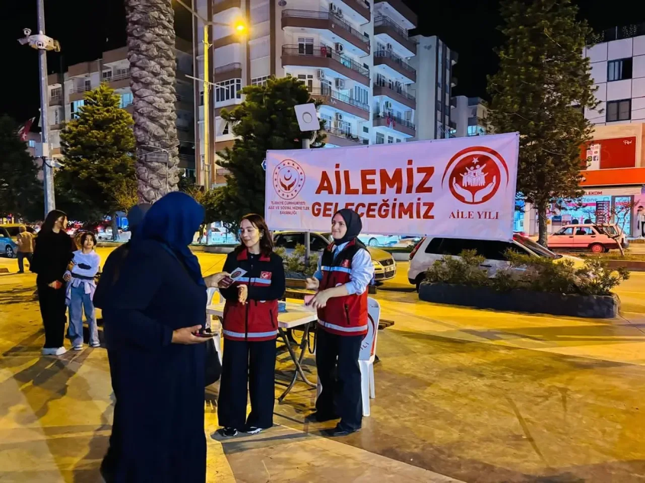 Antalya'da Sinema Yollarda Etkinliğinde Aile Yılı ve Sosyal Hizmetler Tanıtıldı Antalya'da Sinema Yollarda Etkinliğinde Aile Yılı ve Sosyal Hizmetler Tanıtıldı