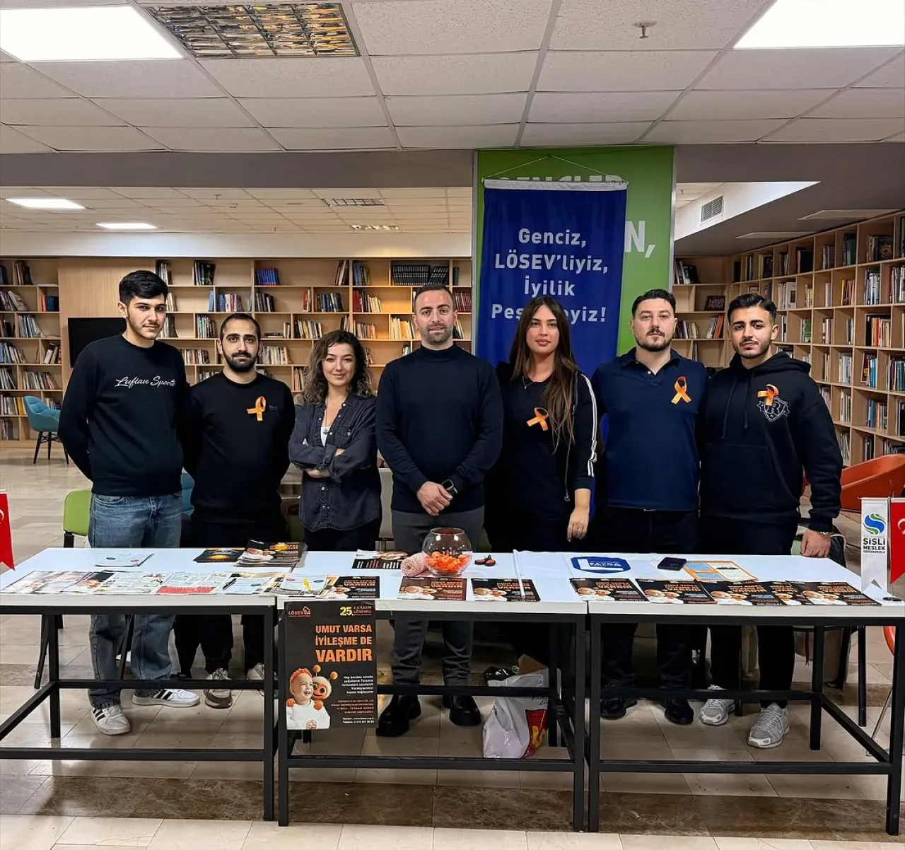 Şişli MYO Öğrencileri Lösemili Çocuklar İçin Farkındalık Etkinliği Düzenledi Şişli MYO Öğrencileri Lösemili Çocuklar İçin Farkındalık Etkinliği Düzenledi