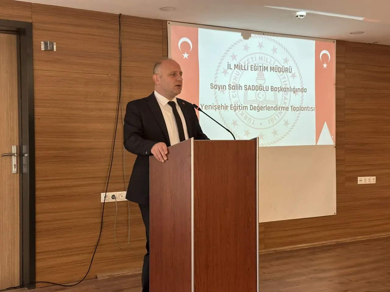 Diyarbakır İl Milli Eğitim Müdürü Salih Sadoğlu, Yenişehir'de Eğitim Değerlendirme Toplantısı Gerçekleştirdi Diyarbakır İl Milli Eğitim Müdürü Salih Sadoğlu, Yenişehir'de Eğitim Değerlendirme Toplantısı Gerçekleştirdi