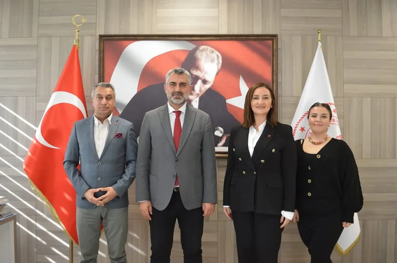 Özel Maltepe Yönder Okulu Yöneticilerinden Kartal İlçe Millî Eğitim Müdürü'ne Ziyaret Özel Maltepe Yönder Okulu Yöneticilerinden Kartal İlçe Millî Eğitim Müdürü'ne Ziyaret