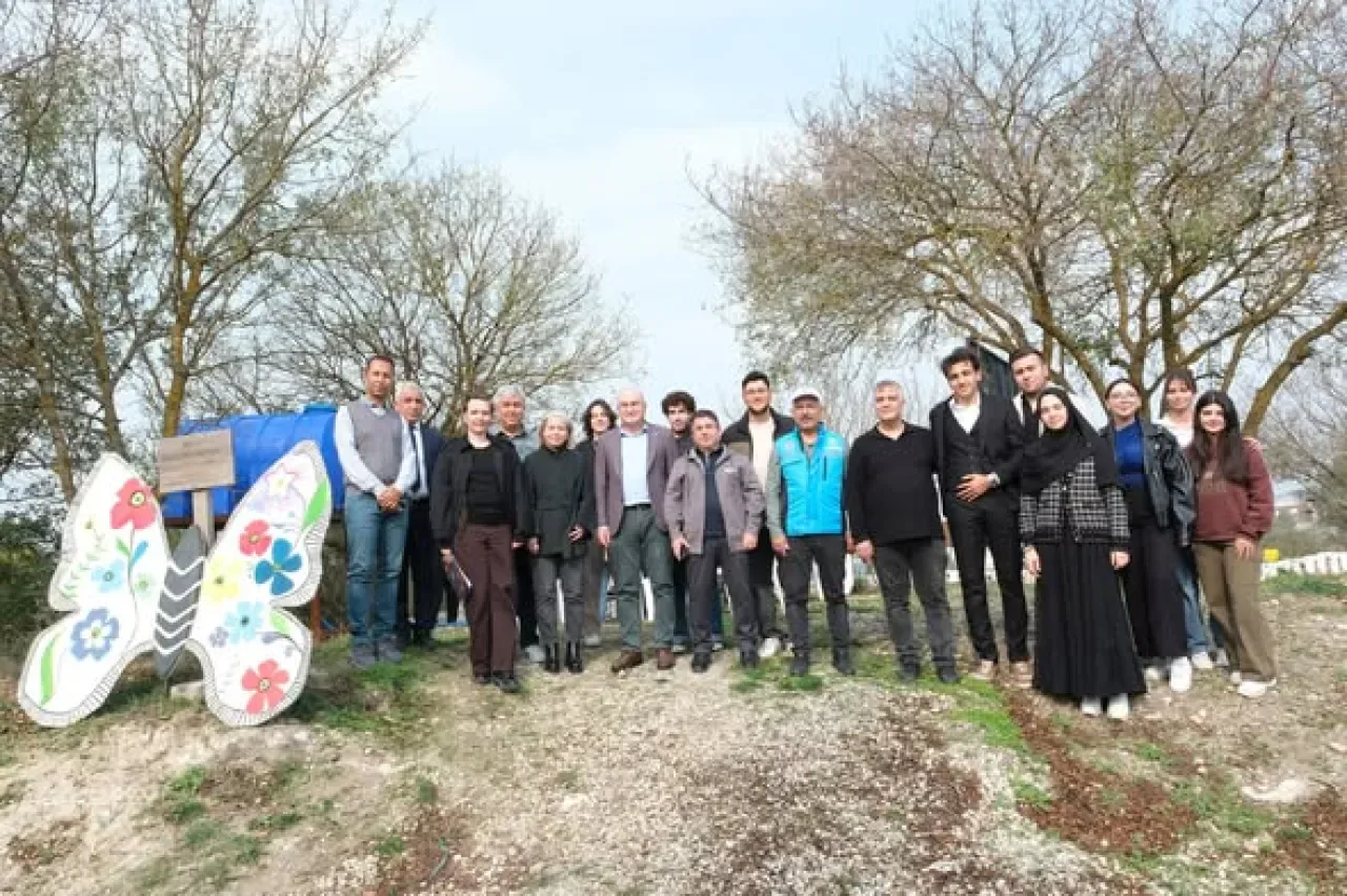 Balıkesir Üniversitesi'nde Geri Dönüşüm ve Sosyal Sorumluluk Projesi Hayata Geçirildi Balıkesir Üniversitesi'nde Geri Dönüşüm ve Sosyal Sorumluluk Projesi Hayata Geçirildi
