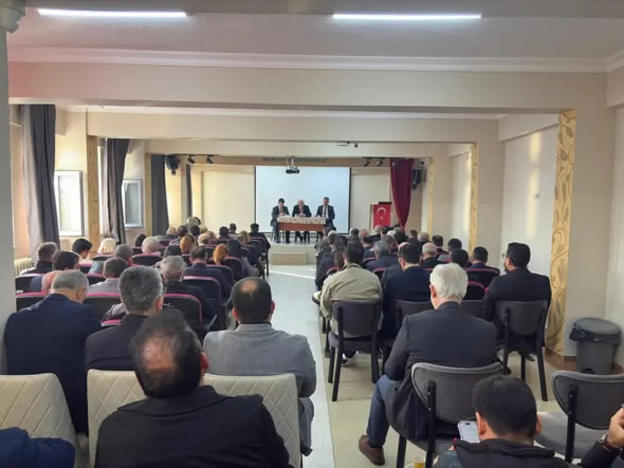 Arnavutköy'de Eğitim Öğretim Faaliyetleri Değerlendirildi Arnavutköy'de Eğitim Öğretim Faaliyetleri Değerlendirildi