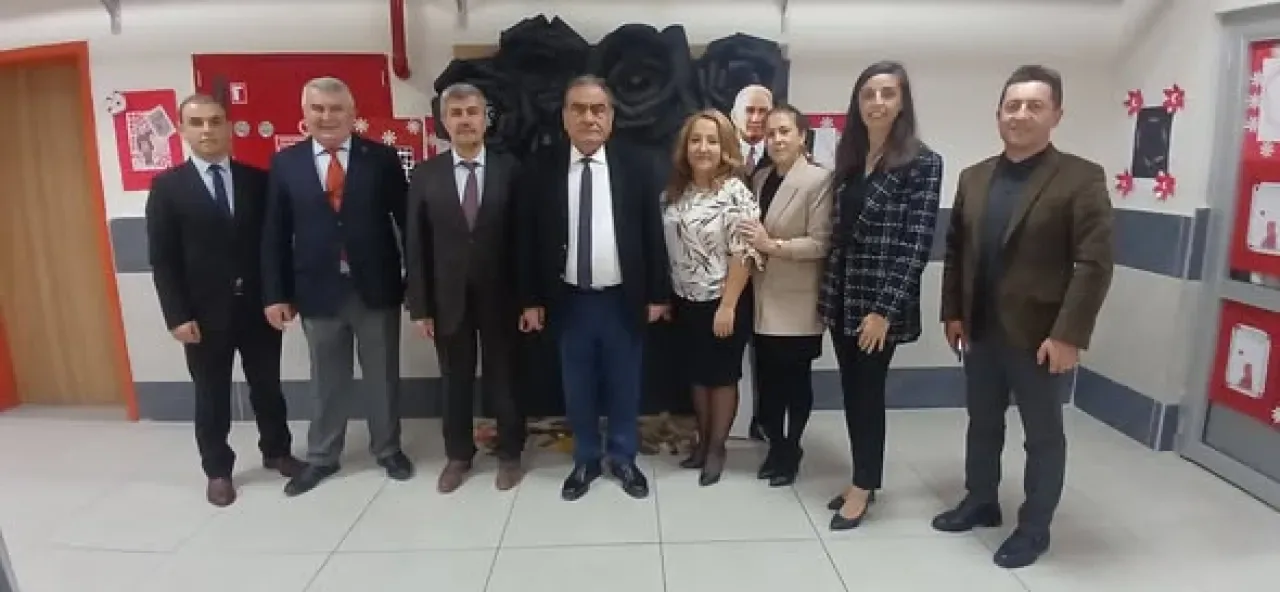 Mustafakemalpaşa Kaymakamı Mehmet Okur, Balibey İlkokulu'nda İncelemelerde Bulundu Mustafakemalpaşa Kaymakamı Mehmet Okur, Balibey İlkokulu'nda İncelemelerde Bulundu