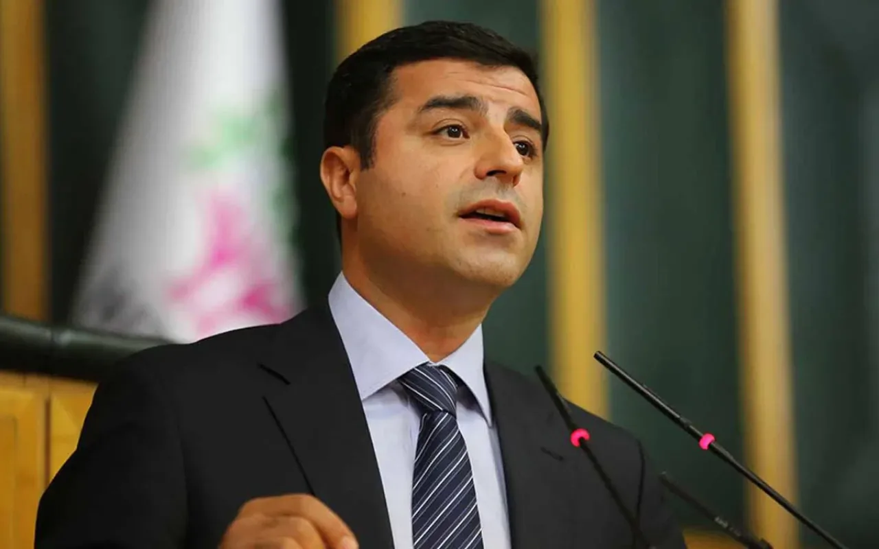 Selahattin Demirtaş'ın Tahliyesi Gündemde: Bekleyiş Sürüyor Selahattin Demirtaş'ın Tahliyesi Gündemde: Bekleyiş Sürüyor