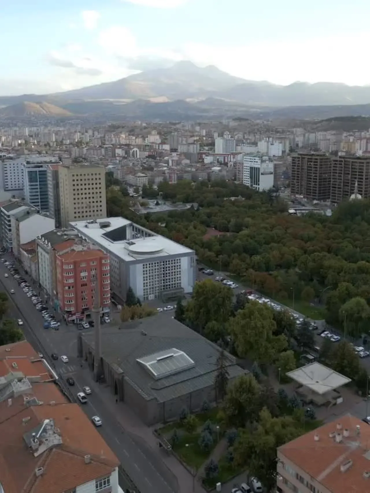 Kayseri'deki Tarihi Hacı Kılıç Camii ve Medresesi'nin Manevi Atmosferi Kayseri'deki Tarihi Hacı Kılıç Camii ve Medresesi'nin Manevi Atmosferi