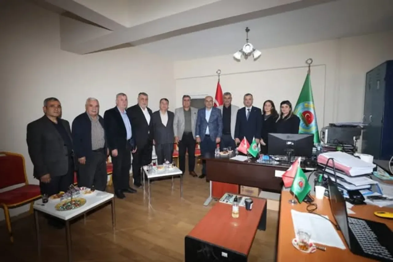 MHP Gaziantep Teşkilatı, İslahiye'de "Hayırlı Günler Komşum" Seferberliği Başlattı MHP Gaziantep Teşkilatı, İslahiye'de "Hayırlı Günler Komşum" Seferberliği Başlattı