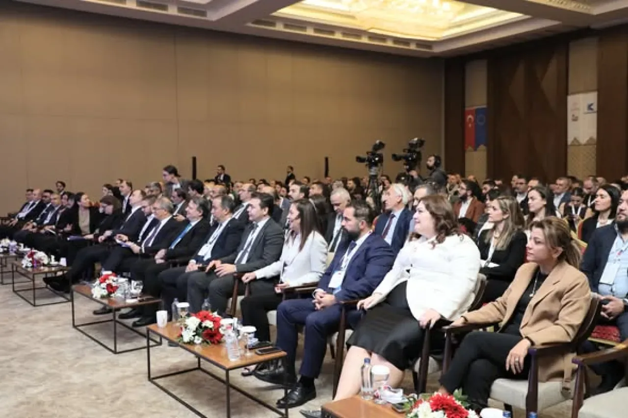 Gaziantep Ticaret Borsası, FOSTER Projesi'nin Gelecek Vizyonu Etkinliğinde Yer Aldı Gaziantep Ticaret Borsası, FOSTER Projesi'nin Gelecek Vizyonu Etkinliğinde Yer Aldı
