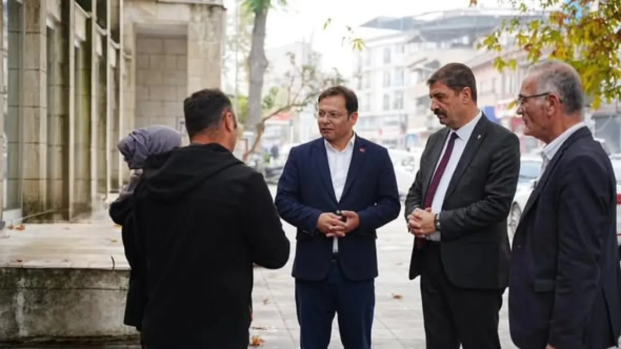 Sındırgı'da Deprem Sonrası Enkaz Kaldırma Çalışmaları Yerinde İncelendi Sındırgı'da Deprem Sonrası Enkaz Kaldırma Çalışmaları Yerinde İncelendi