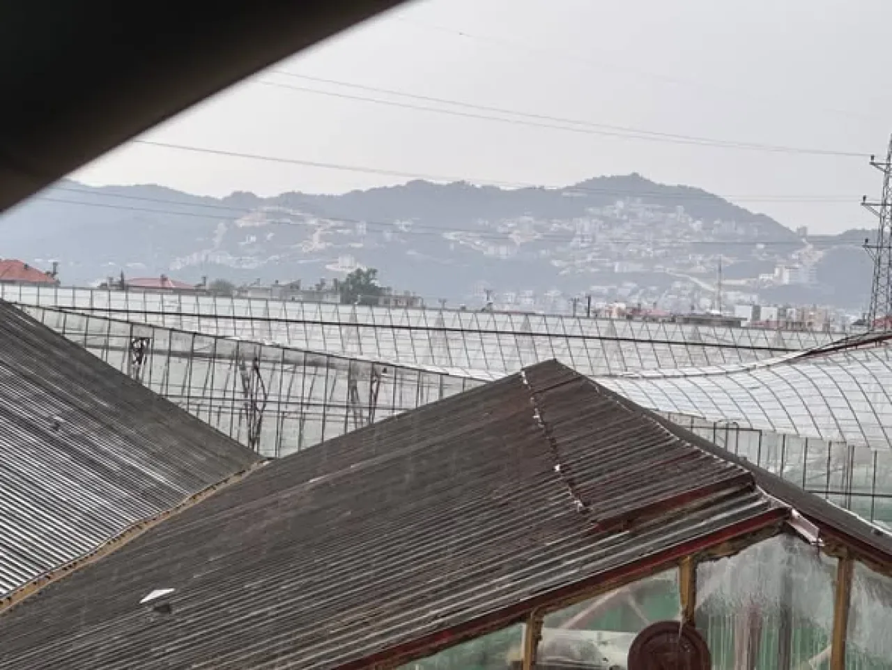 Antalya'nın Demre İlçesinde Hortum Felaketi: Milletvekilinden Geçmiş Olsun Mesajı Antalya'nın Demre İlçesinde Hortum Felaketi: Milletvekilinden Geçmiş Olsun Mesajı