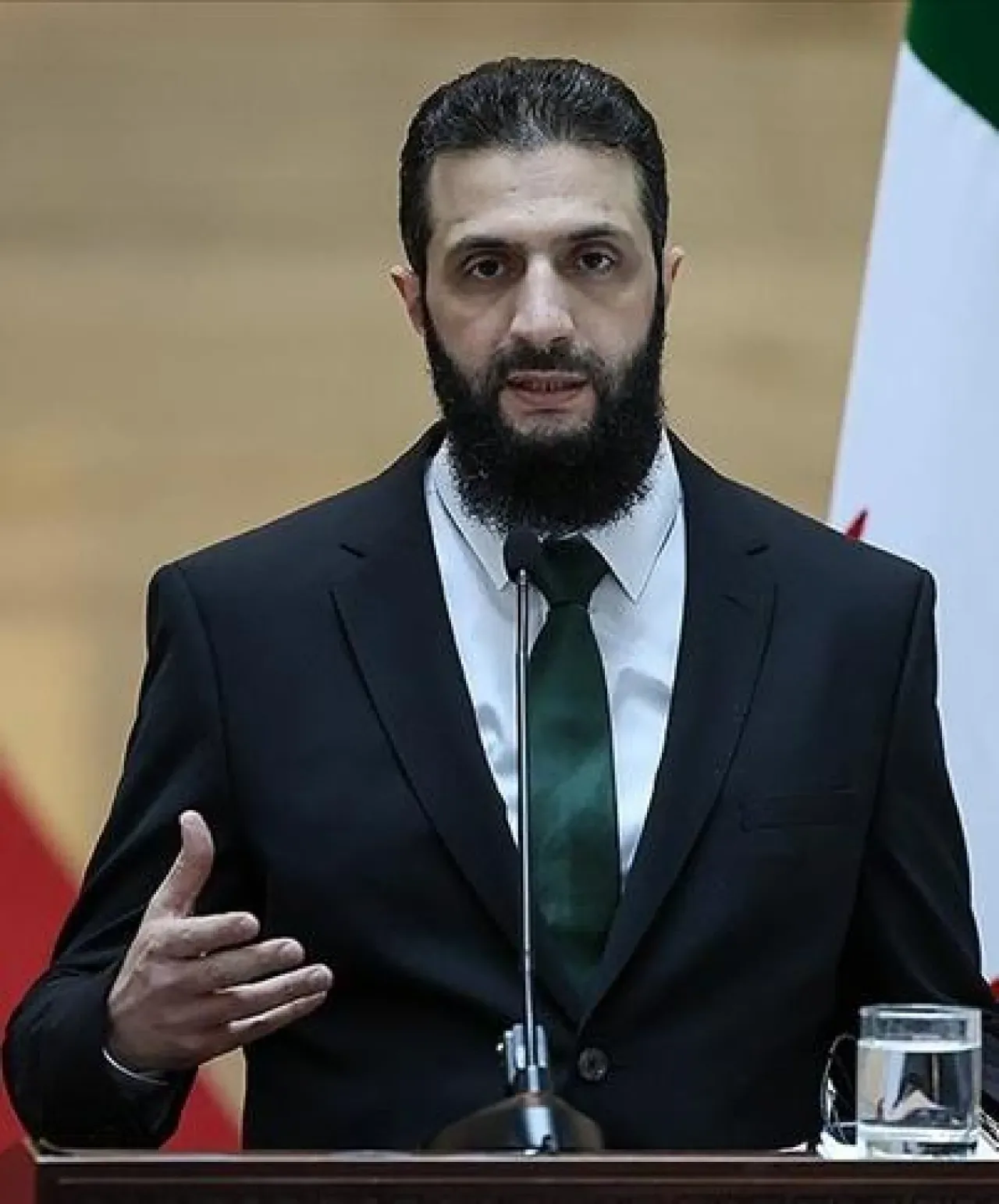 Avrupa Birliği Suriye Cumhurbaşkanı Ahmed Şaraa'yı Terör Listelerinden Çıkaracağını Duyurdu Avrupa Birliği Suriye Cumhurbaşkanı Ahmed Şaraa'yı Terör Listelerinden Çıkaracağını Duyurdu