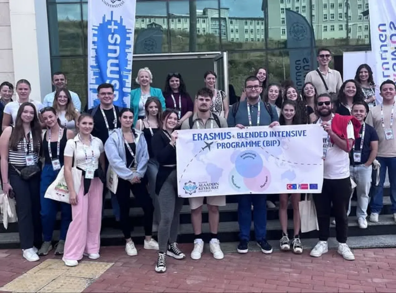 ALKÜ, Teknoloji Bağımlılığıyla Mücadele İçin Uluslararası Tech Detox Projesi'ne Ev Sahipliği Yaptı ALKÜ, Teknoloji Bağımlılığıyla Mücadele İçin Uluslararası Tech Detox Projesi'ne Ev Sahipliği Yaptı
