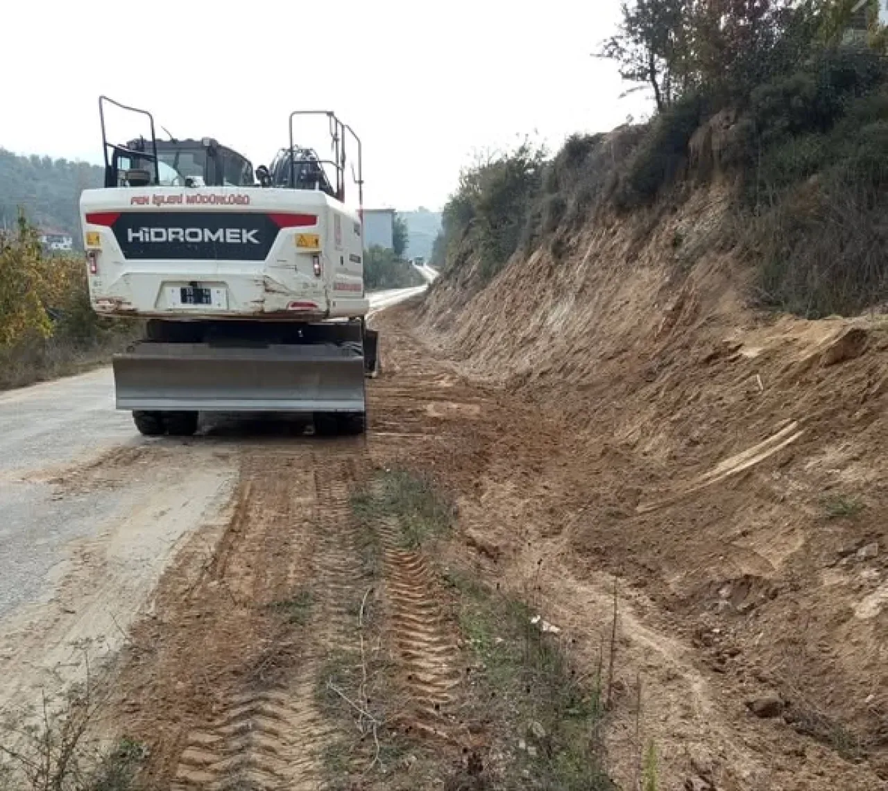 Kiraz Belediyesi, Umurlu Mahallesi'nde Şarampol Genişletme Çalışması Yaptı Kiraz Belediyesi, Umurlu Mahallesi'nde Şarampol Genişletme Çalışması Yaptı