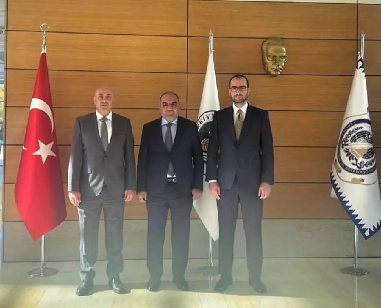 Ankara 2 No'lu Baro Başkanı Ağdemir'den Türkiye Noterler Birliği Başkanı Arat'a Ziyaret Ankara 2 No'lu Baro Başkanı Ağdemir'den Türkiye Noterler Birliği Başkanı Arat'a Ziyaret