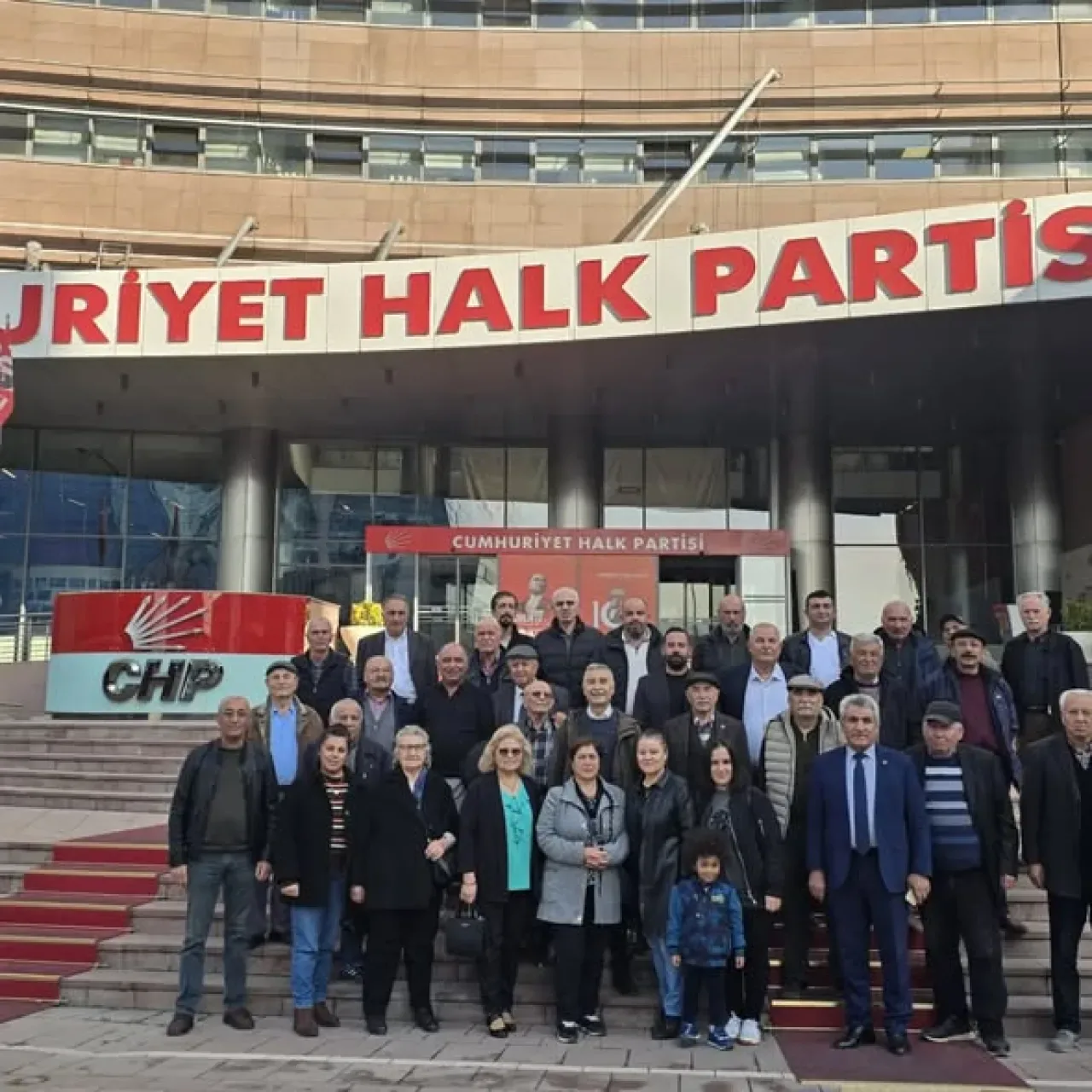 CHP'den Motorkuryeler Buluşması: Özgür Özel, Emeğin Türkiye'si Projesini Anlattı CHP'den Motorkuryeler Buluşması: Özgür Özel, Emeğin Türkiye'si Projesini Anlattı