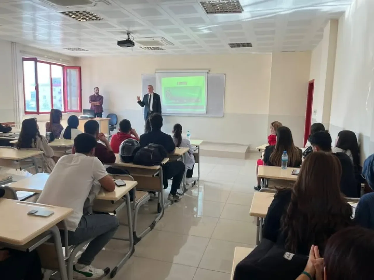 Gaziantep Üniversitesi'nde Lojistik Öğrencilerine Proje Odaklı Sektör Eğitimi Gaziantep Üniversitesi'nde Lojistik Öğrencilerine Proje Odaklı Sektör Eğitimi