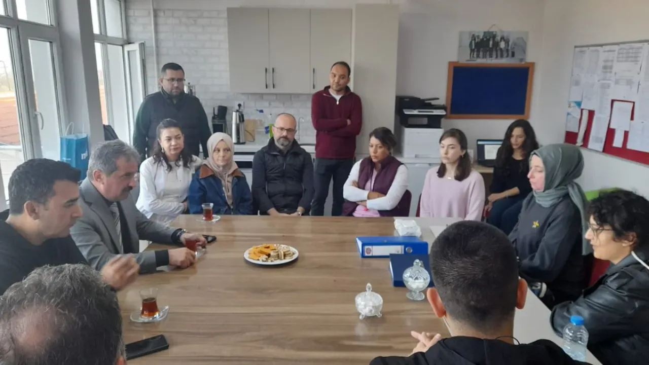 İznik İlçe Milli Eğitim Müdürü Muhammet Asil, Göllüce İlkokulu ve Ortaokulu'nu Ziyaret Etti İznik İlçe Milli Eğitim Müdürü Muhammet Asil, Göllüce İlkokulu ve Ortaokulu'nu Ziyaret Etti