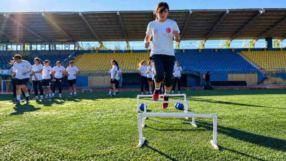 Ağrı Belediyespor kadın futbol: 1. Lig için haftada 6 gün yoğun tempo görseli
