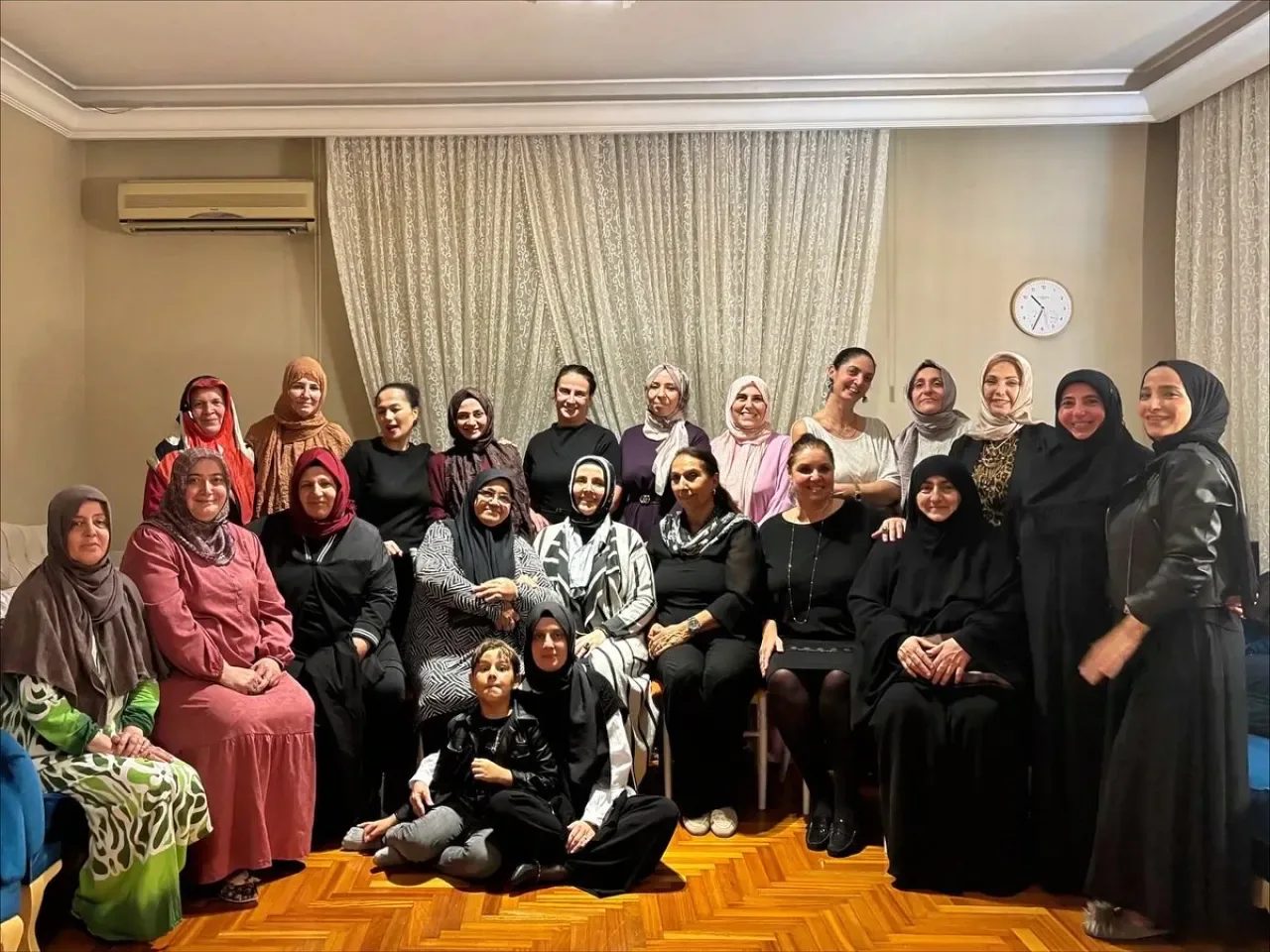 AK Parti Kadın Kolları Beykoz İlçe Başkanlığı Manevi Ziyaretlerde Buluştu AK Parti Kadın Kolları Beykoz İlçe Başkanlığı Manevi Ziyaretlerde Buluştu