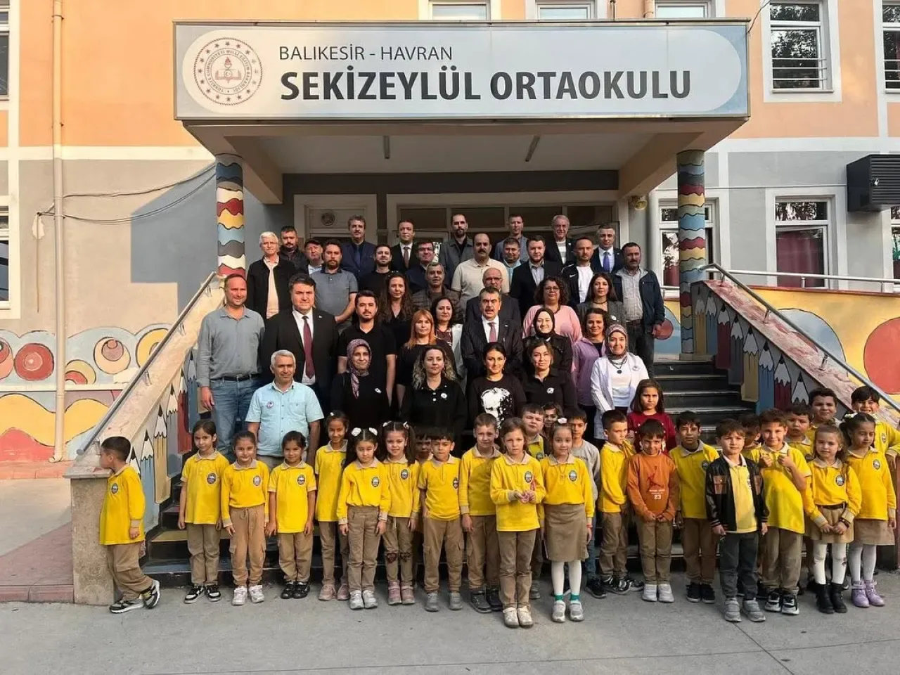 Havran'da Eğitim Yatırımı Müjdesi: Milli Eğitim Bakanı Yusuf Tekin İlçeyi Ziyaret Etti Havran'da Eğitim Yatırımı Müjdesi: Milli Eğitim Bakanı Yusuf Tekin İlçeyi Ziyaret Etti