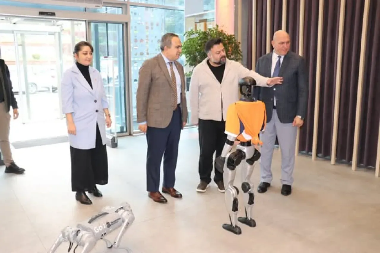 Başakşehir'de Eğitim Yöneticilerinden Living Lab'e Teknoloji Ziyareti Başakşehir'de Eğitim Yöneticilerinden Living Lab'e Teknoloji Ziyareti