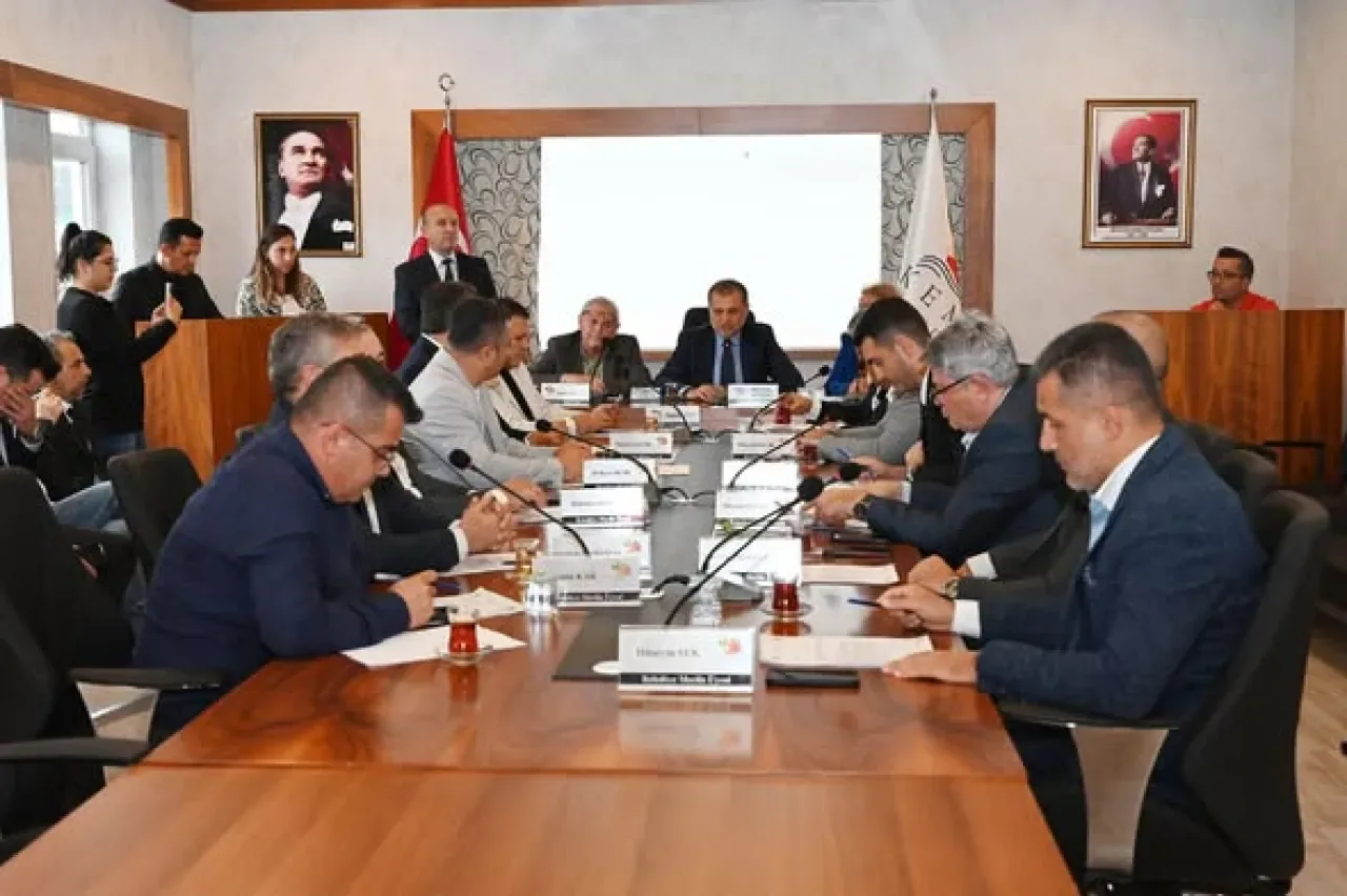 Kemer Belediyesi Kasım Meclisi'nde Turizm Hamlesi ve Kardeş Şehir Protokolü Kemer Belediyesi Kasım Meclisi'nde Turizm Hamlesi ve Kardeş Şehir Protokolü