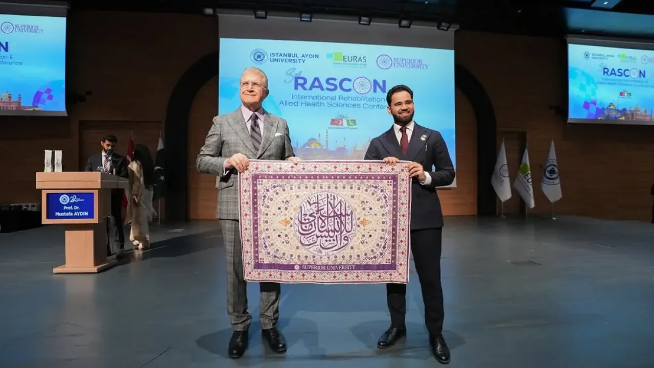 İstanbul Aydın Üniversitesi ve Superior Üniversitesi'nden Anlamlı İş Birliği İstanbul Aydın Üniversitesi ve Superior Üniversitesi'nden Anlamlı İş Birliği