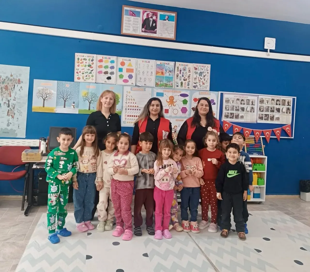 Türk Kızılay Silivri Şubesi, Minik Öğrencilere Kızılay'ı Anlattı Türk Kızılay Silivri Şubesi, Minik Öğrencilere Kızılay'ı Anlattı