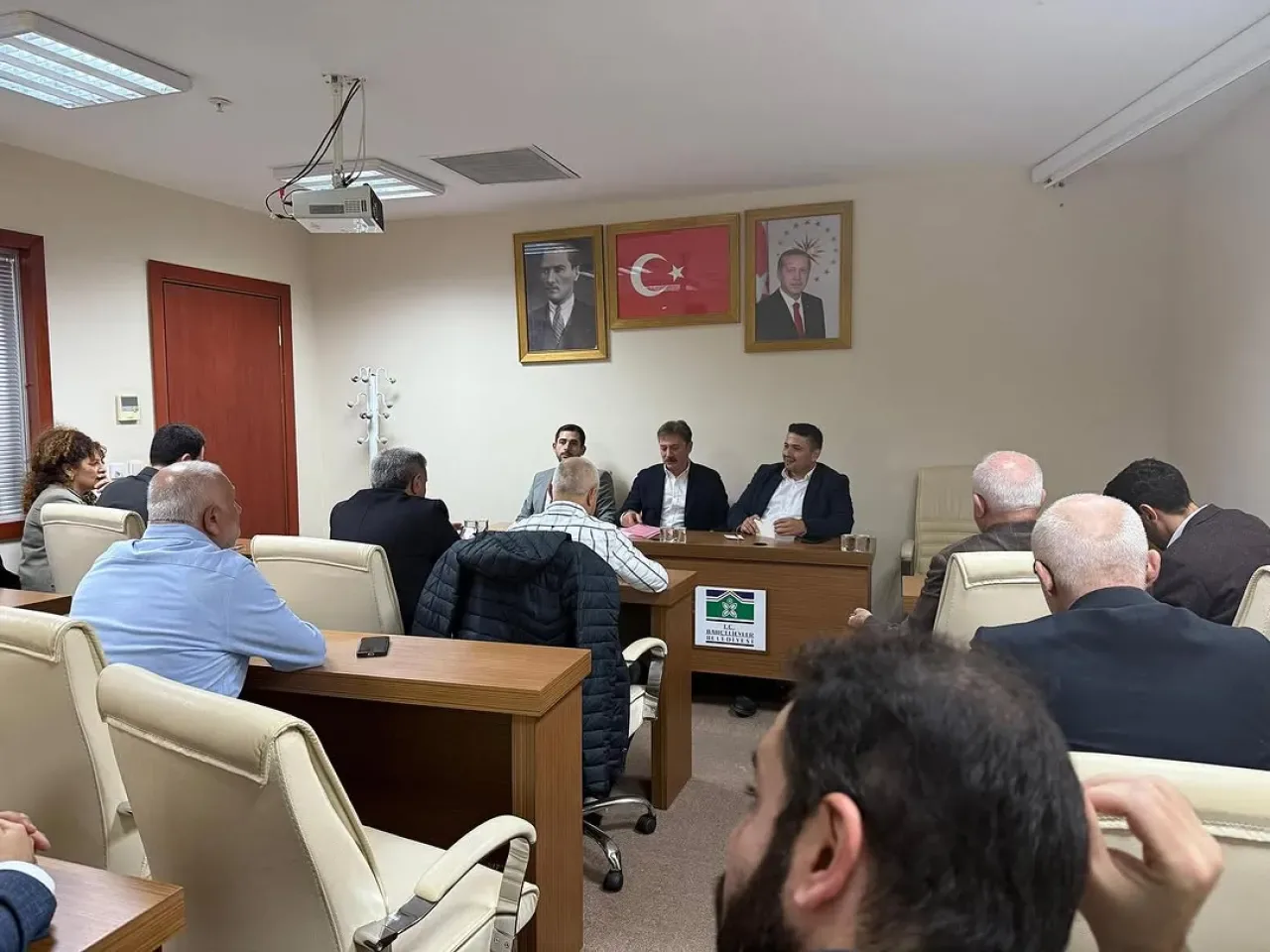 AK Parti Bahçelievler'de Aylık Meclis Grup Toplantısı Gerçekleştirildi AK Parti Bahçelievler'de Aylık Meclis Grup Toplantısı Gerçekleştirildi