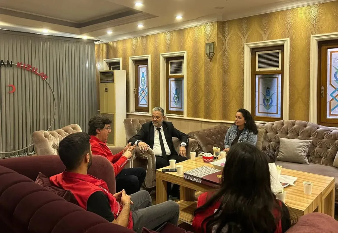 Türk Kızılay'ına Anlamlı Ziyaret: İyilik Işık Gibi Paylaştıkça Çoğalır Türk Kızılay'ına Anlamlı Ziyaret: İyilik Işık Gibi Paylaştıkça Çoğalır
