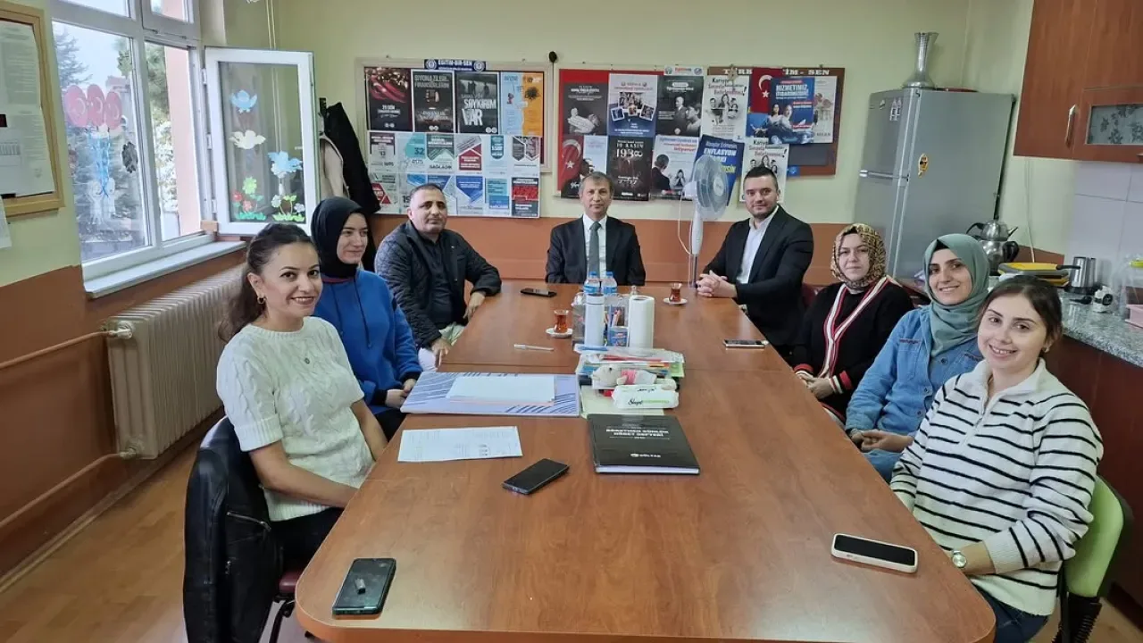 Bursa Orhangazi İlçe Milli Eğitim Müdürü Erol Şanlıtürk, Yeniköy Okullarını Ziyaret Etti Bursa Orhangazi İlçe Milli Eğitim Müdürü Erol Şanlıtürk, Yeniköy Okullarını Ziyaret Etti