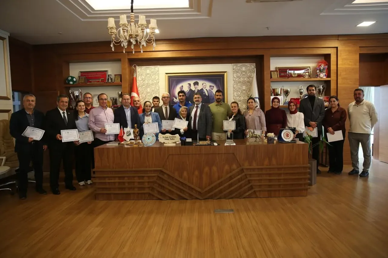 Serik'te Alternatif Turizm Eğitimi Tamamlandı, Sertifikalar Verildi Serik'te Alternatif Turizm Eğitimi Tamamlandı, Sertifikalar Verildi