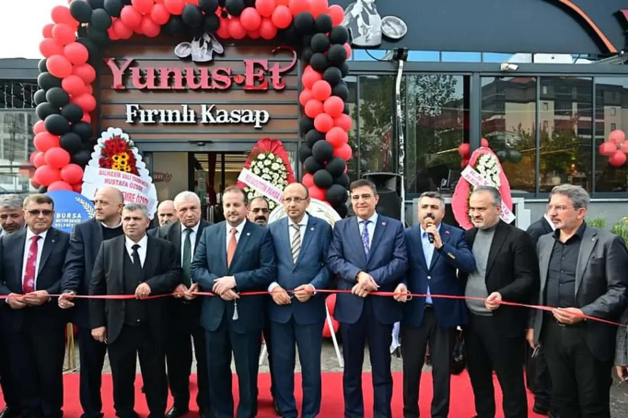 Bursa'da Yunus Et Fırınlı Kasap Hizmete Açıldı Bursa'da Yunus Et Fırınlı Kasap Hizmete Açıldı