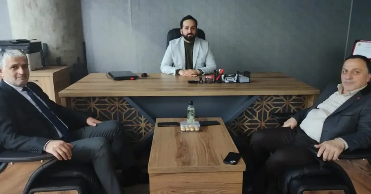 Saadet Partisi Bursa İl Başkanı Hamza Gürsel'den Hukuk Bürosu Ziyareti Saadet Partisi Bursa İl Başkanı Hamza Gürsel'den Hukuk Bürosu Ziyareti