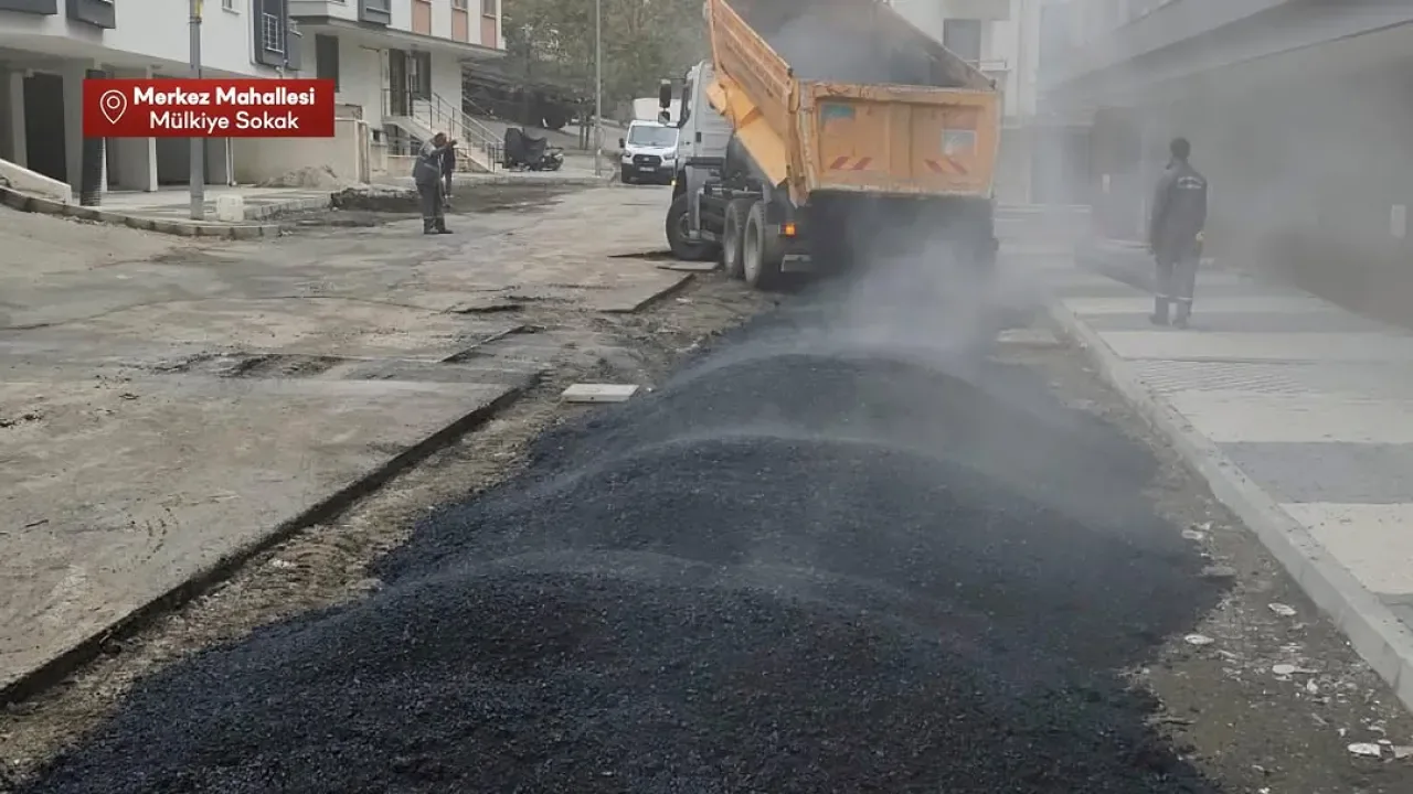 Çekmeköy'de Asfalt Yama Çalışmaları Yoğun Temposuyla Sürüyor Çekmeköy'de Asfalt Yama Çalışmaları Yoğun Temposuyla Sürüyor