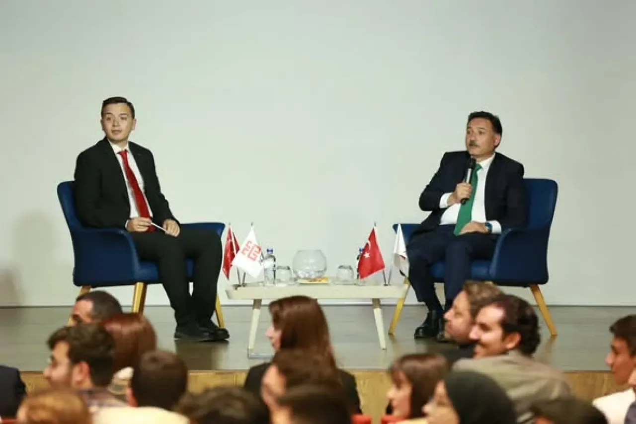 Abdullah Gül Üniversitesi'nde "Vali'ye Sor" Etkinliği Düzenlendi Abdullah Gül Üniversitesi'nde "Vali'ye Sor" Etkinliği Düzenlendi