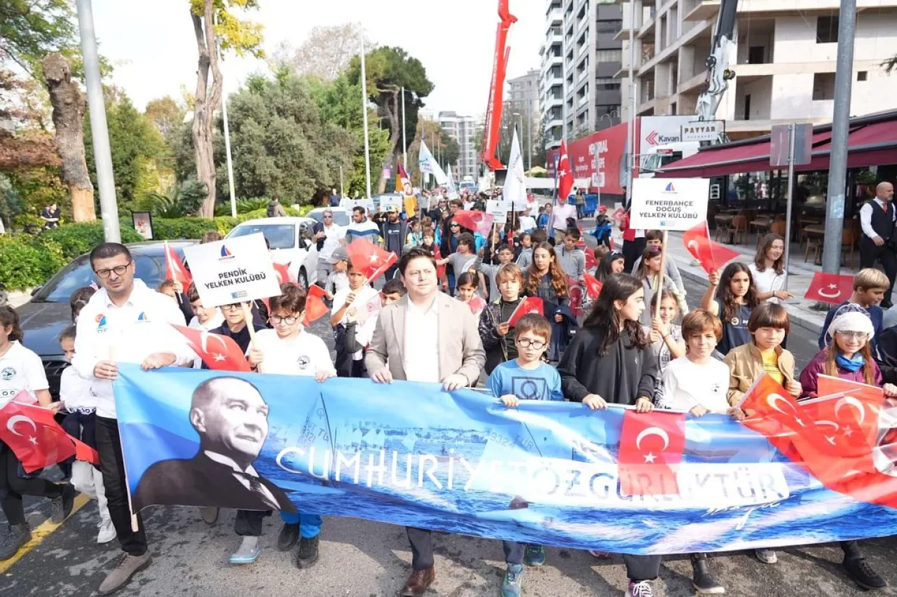 Kadıköy'de Geleneksel Cumhuriyet Kupası Yelken Yarışları Başladı Kadıköy'de Geleneksel Cumhuriyet Kupası Yelken Yarışları Başladı