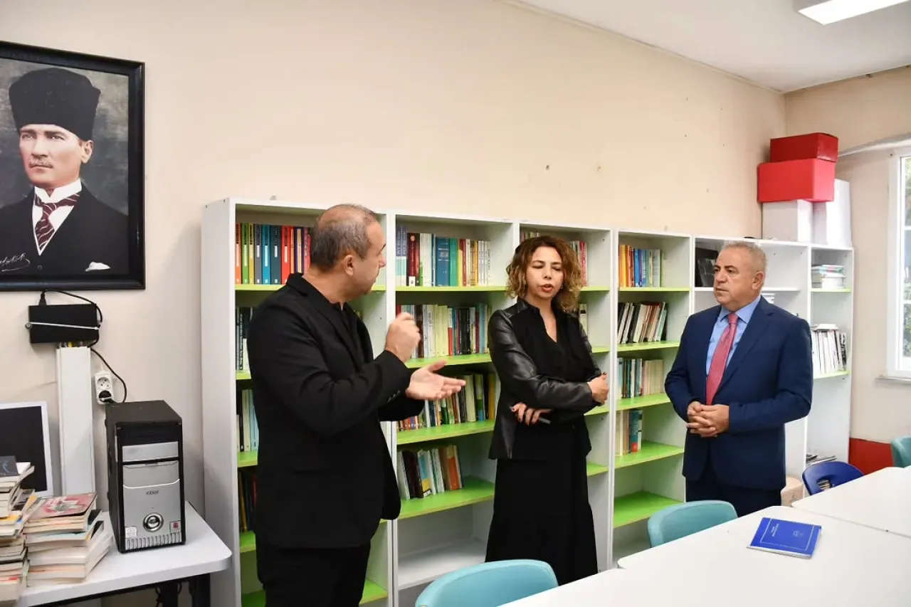 Çekmeköy Kaymakamı, Meslek Lisesinde Eğitim Projelerini İnceledi Çekmeköy Kaymakamı, Meslek Lisesinde Eğitim Projelerini İnceledi