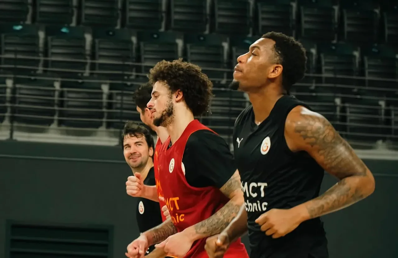 Galatasaray Basketbol Takımı Yeni Sezona Antrenmanlarla Hız Kesmeden Hazırlanıyor Galatasaray Basketbol Takımı Yeni Sezona Antrenmanlarla Hız Kesmeden Hazırlanıyor