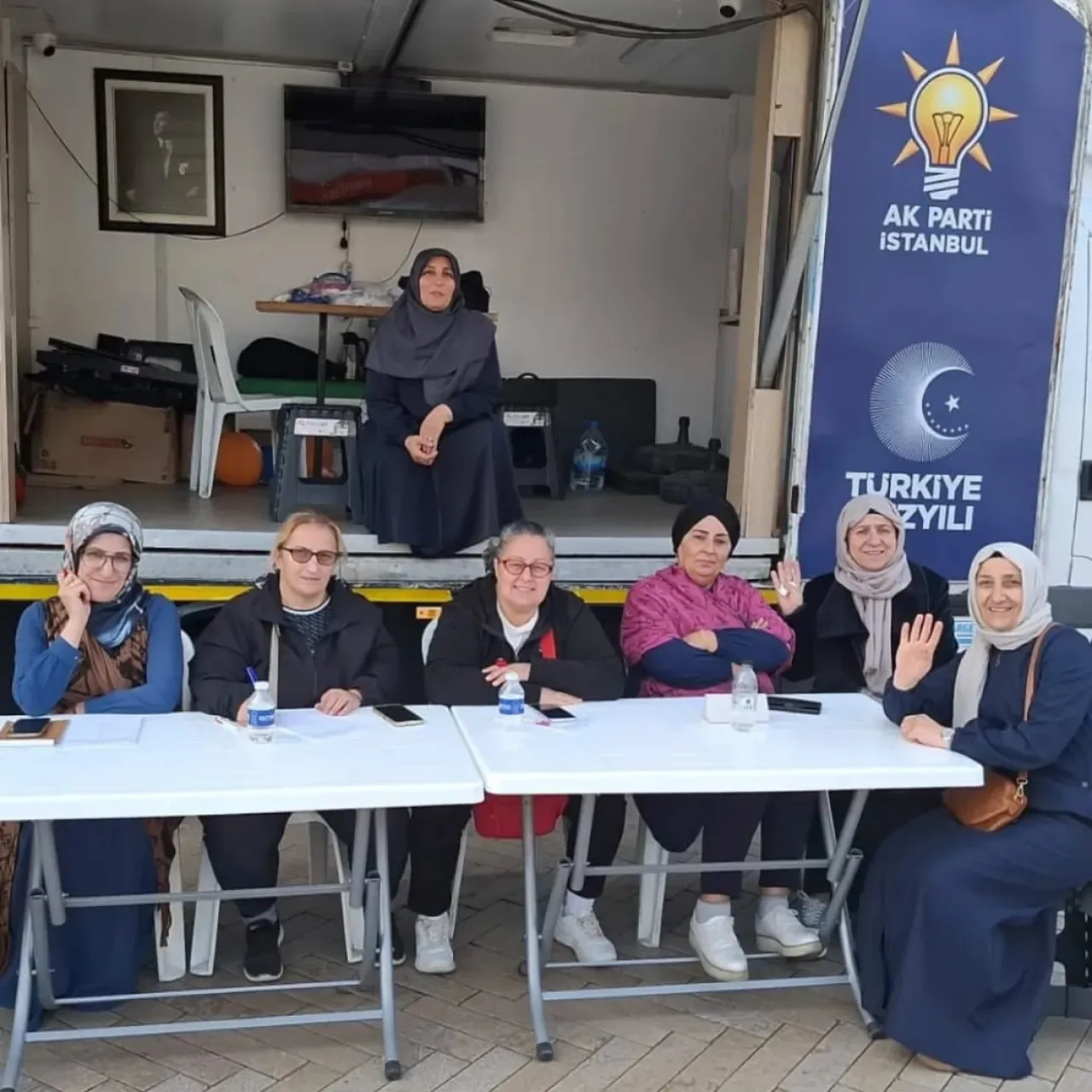 AK Parti Maltepe Kadın Kolları, Meydan'da Hemşehrileriyle Buluştu AK Parti Maltepe Kadın Kolları, Meydan'da Hemşehrileriyle Buluştu