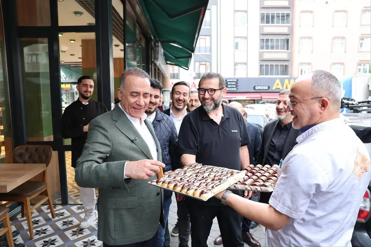 Sultangazi Belediye Başkanı Dursun, Esnaf Ziyaretlerini Sürdürüyor Sultangazi Belediye Başkanı Dursun, Esnaf Ziyaretlerini Sürdürüyor