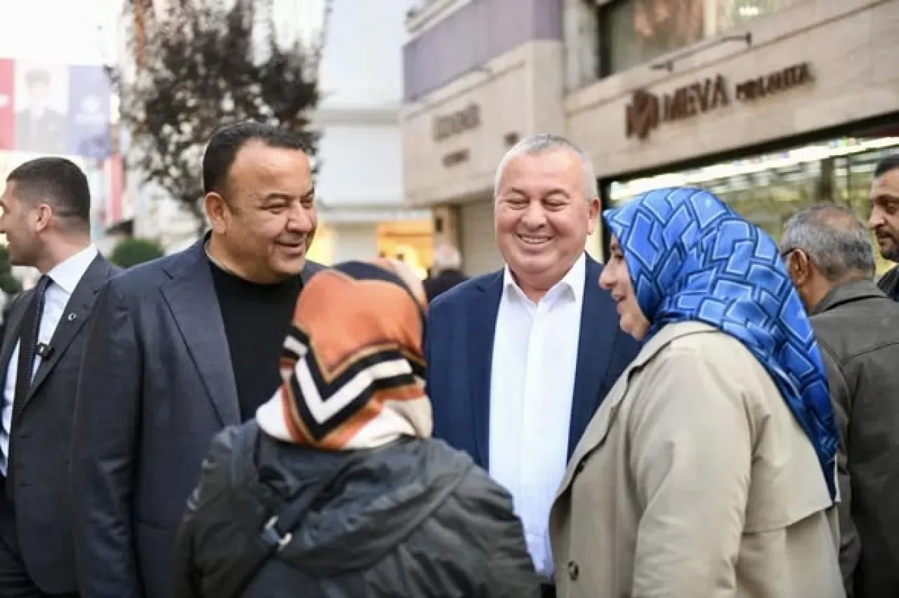 İYİ Parti Lideri Özgür Özel'in Ordu Mitingi Öncesi Esnaf Ziyareti İYİ Parti Lideri Özgür Özel'in Ordu Mitingi Öncesi Esnaf Ziyareti