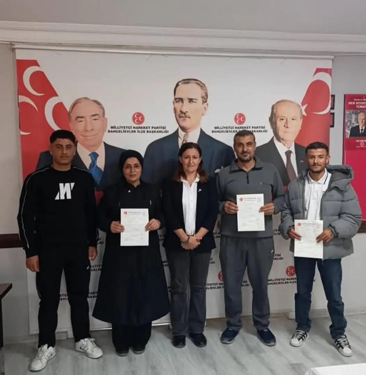 MHP Bahçelievler'de Yeni Üye Kabul Töreni ile Teşkilat Güçlendi MHP Bahçelievler'de Yeni Üye Kabul Töreni ile Teşkilat Güçlendi