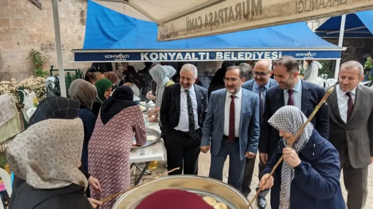 Antalya'da Gazze İçin Hayır Çarşısı Düzenlendi Antalya'da Gazze İçin Hayır Çarşısı Düzenlendi