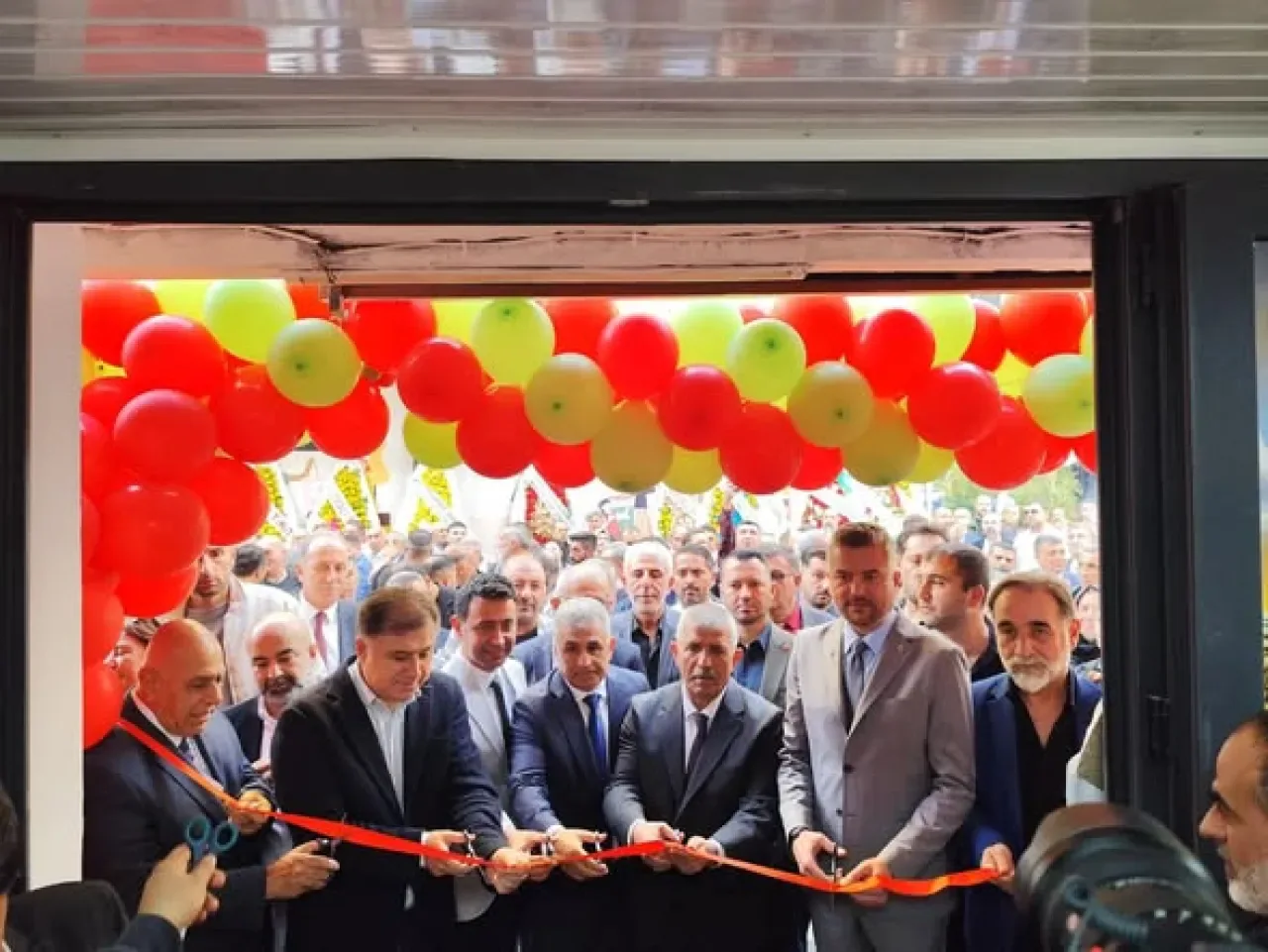 MHP'den İzmir'de Diyarbakırlılar Derneği Lokali Açılışına Katılım MHP'den İzmir'de Diyarbakırlılar Derneği Lokali Açılışına Katılım