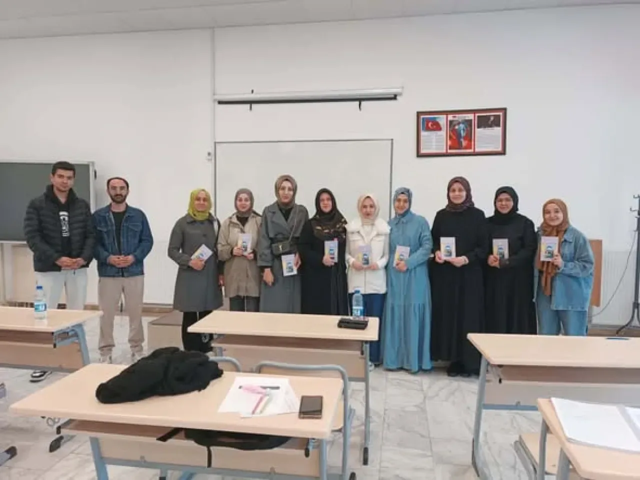 AHBVÜ İlahiyat Fakültesi'nde Balkanlar'ın Tarihi ve Kültürel Dinamikleri Konuşuldu AHBVÜ İlahiyat Fakültesi'nde Balkanlar'ın Tarihi ve Kültürel Dinamikleri Konuşuldu