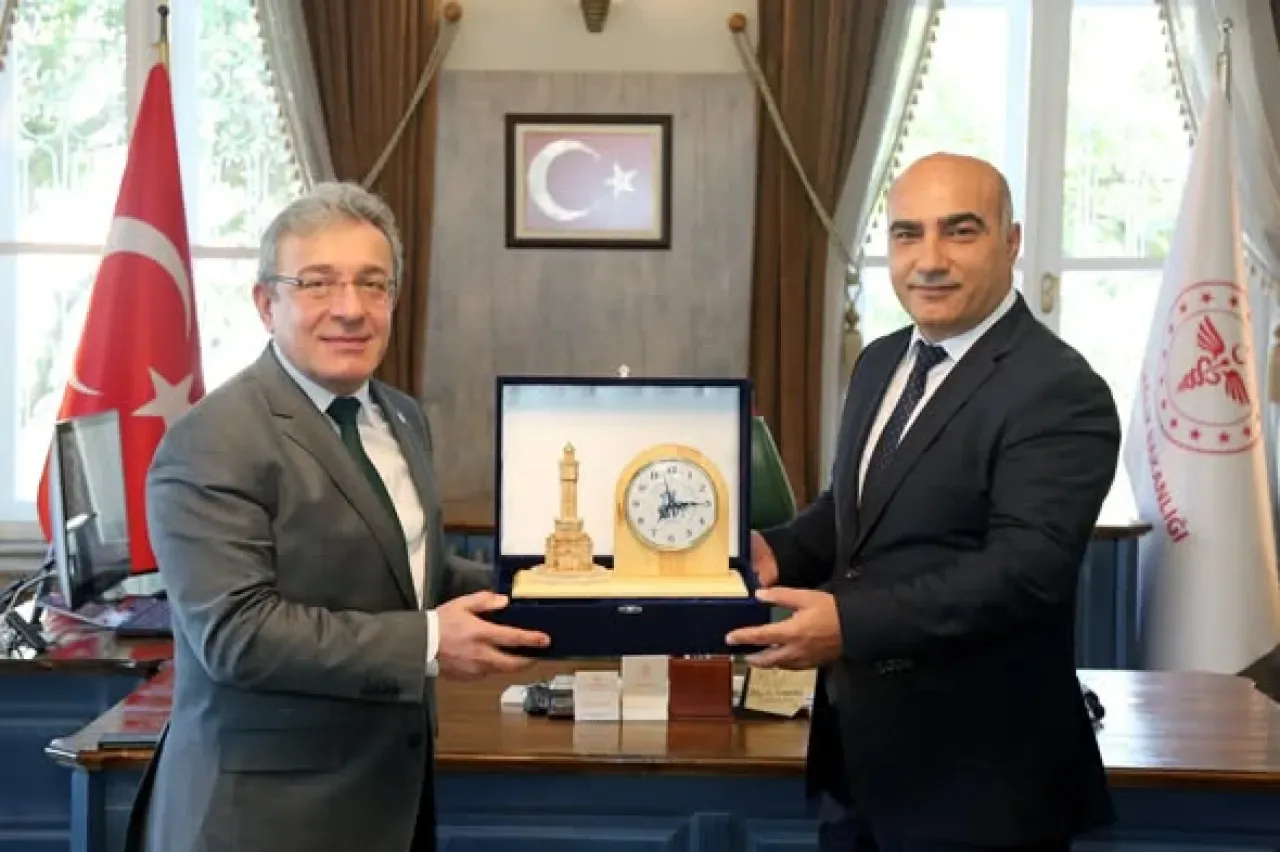 Dokuz Eylül Üniversitesi ile İzmir İl Sağlık Müdürlüğü Arasında İş Birliği Görüşmeleri Dokuz Eylül Üniversitesi ile İzmir İl Sağlık Müdürlüğü Arasında İş Birliği Görüşmeleri