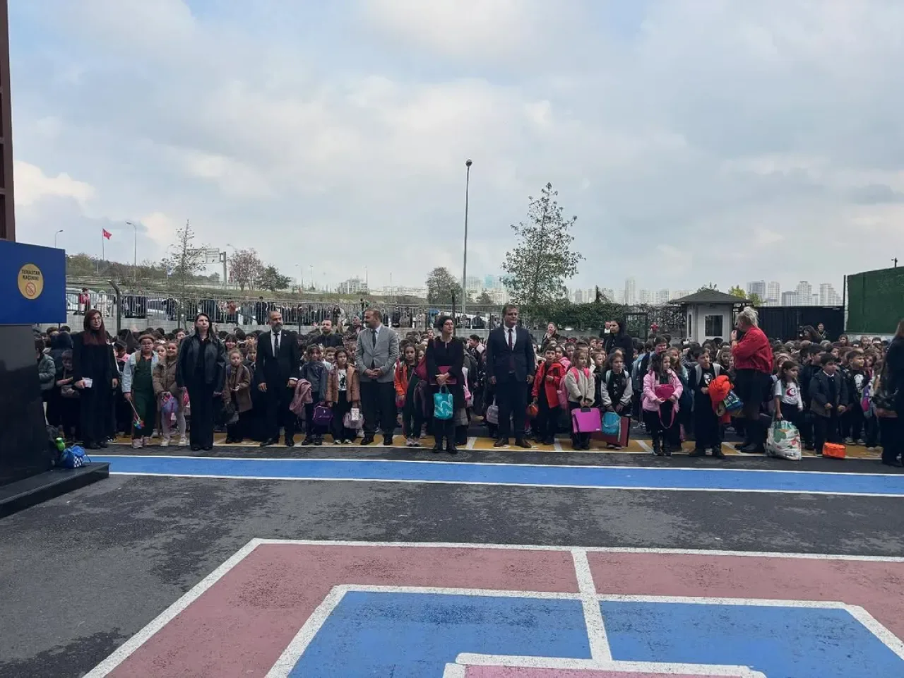 Avcılar'da İstiklal Marşı Törenine Anlamlı Ziyaret Avcılar'da İstiklal Marşı Törenine Anlamlı Ziyaret