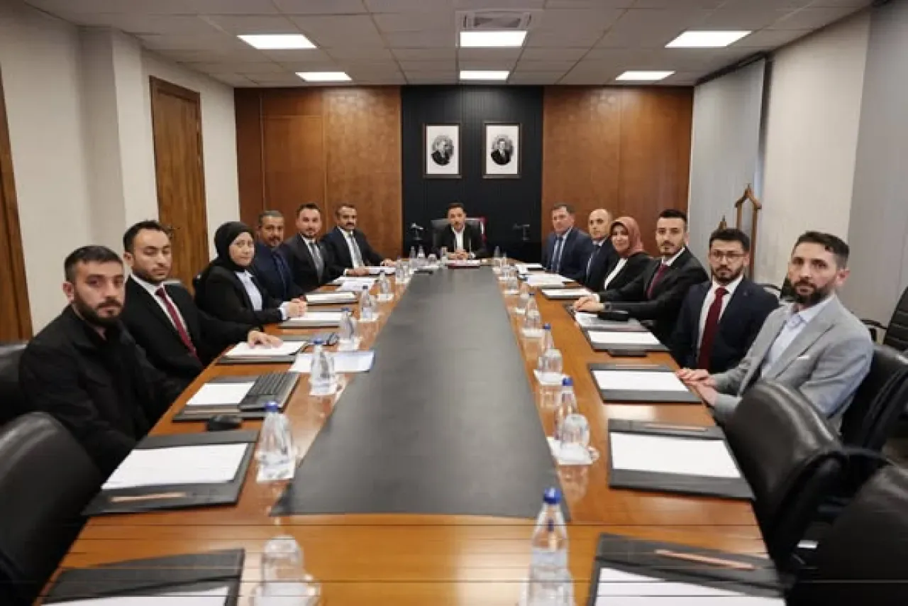 Kayseri'de ERVA Spor Okulları İstişare Toplantısı Vali Çiçek Başkanlığında Yapıldı Kayseri'de ERVA Spor Okulları İstişare Toplantısı Vali Çiçek Başkanlığında Yapıldı