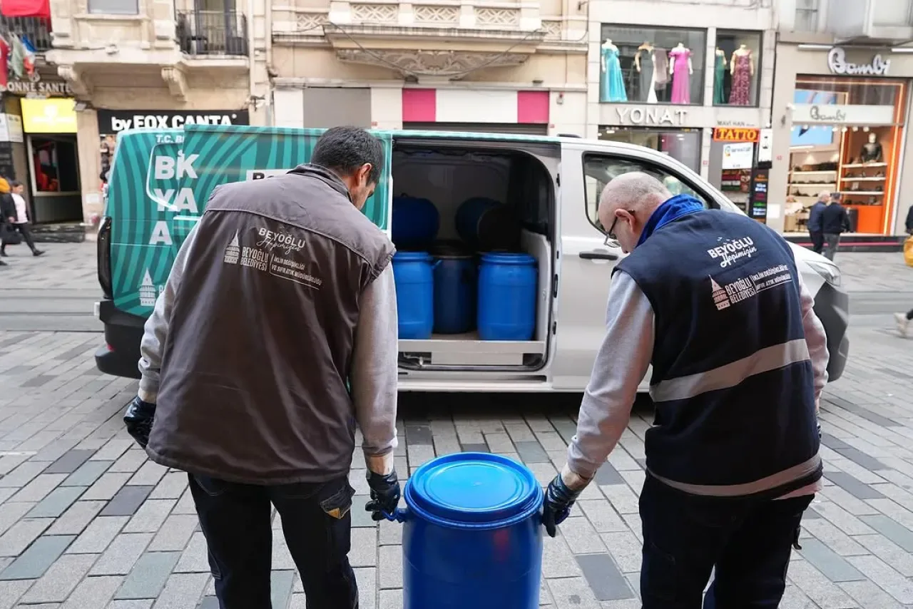 Beyoğlu Belediyesi Atık Yağları Geri Dönüştürerek Çevreyi Koruyor Beyoğlu Belediyesi Atık Yağları Geri Dönüştürerek Çevreyi Koruyor